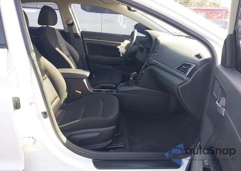 2018 Hyundai Elantra Value Edition z USA, uszkodzony, nr VIN 5NPD84LF2JH317946